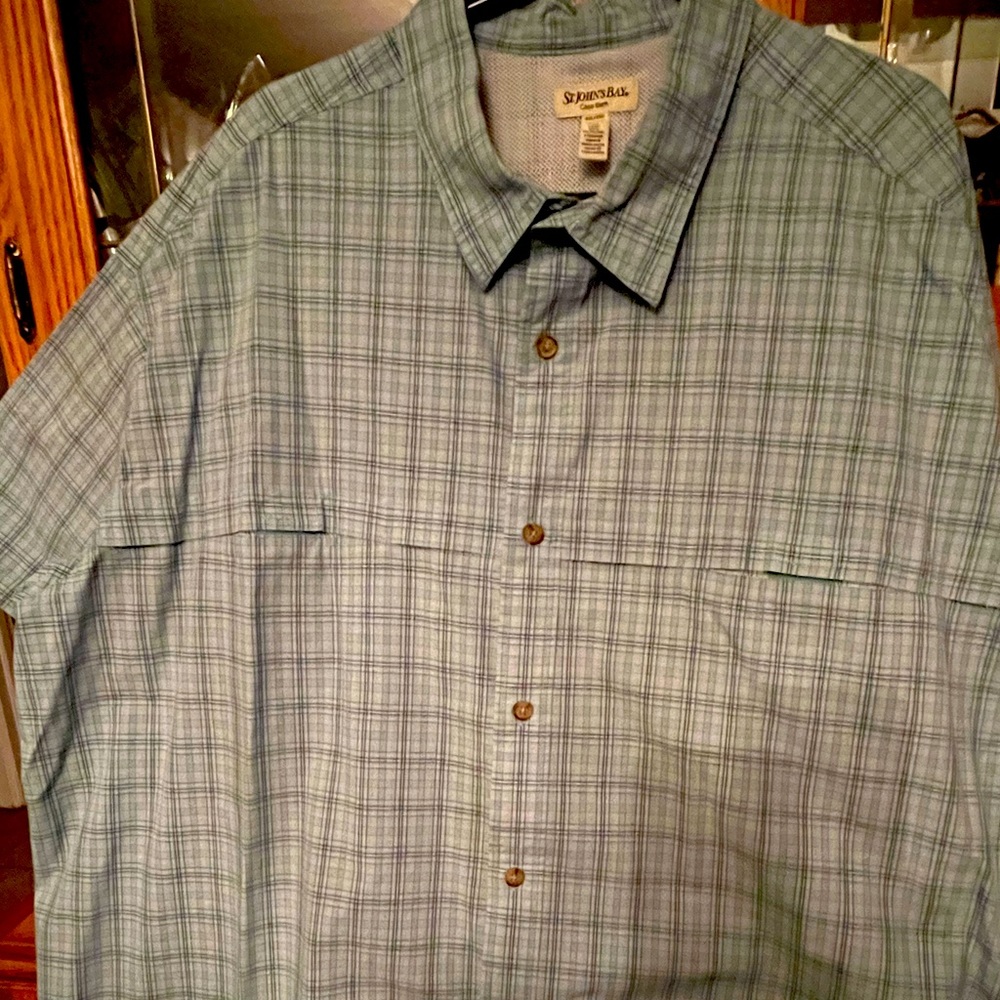 Men's 4XL Big button down short sleeve shirt